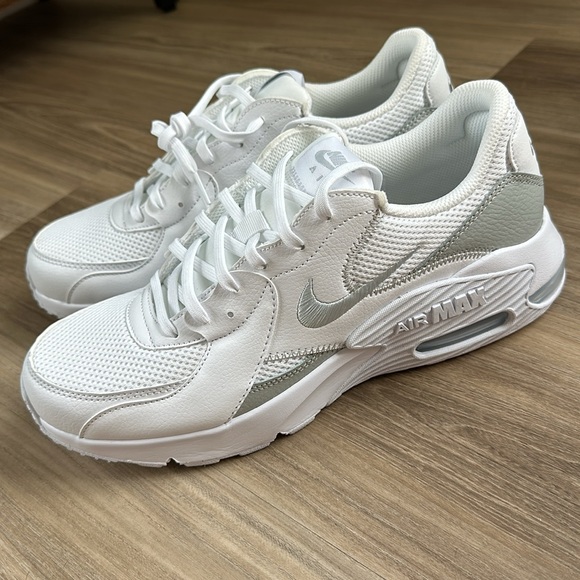 Nike Women’s Air Max Excee - Picture 4 of 7